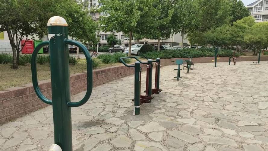 公園設(shè)施與室外健身器材：塑造健康生活的雙重助力